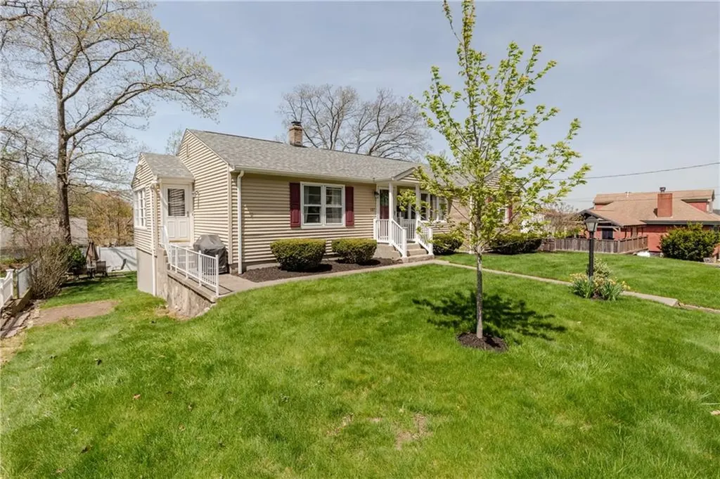 127 Street Agnes Avenue Woonsocket RI 02895