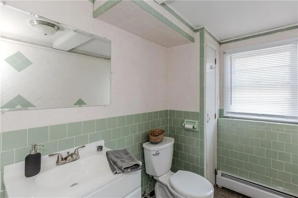 127 Street Agnes Avenue Woonsocket RI 02895