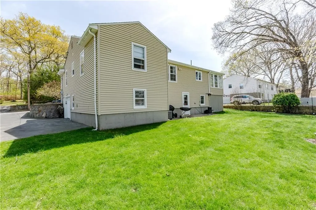 127 Street Agnes Avenue Woonsocket RI 02895