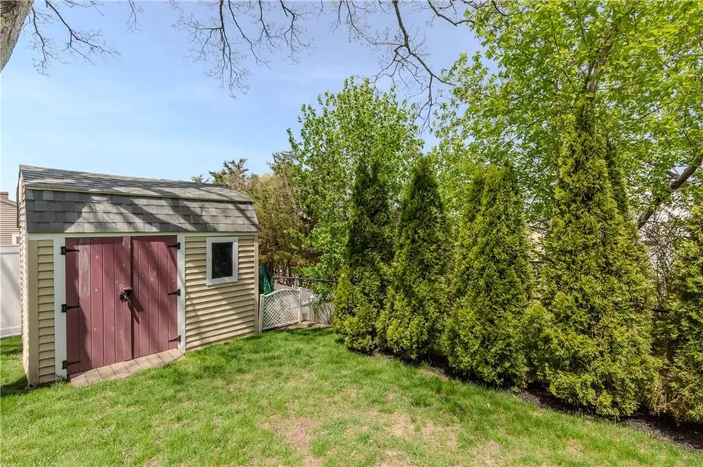 127 Street Agnes Avenue Woonsocket RI 02895