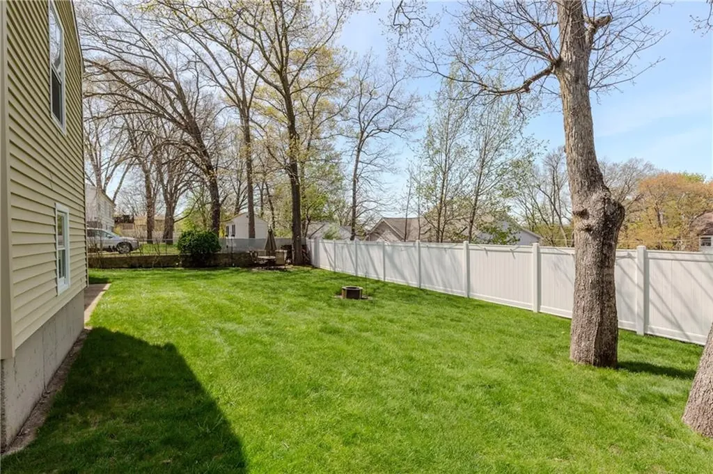 127 Street Agnes Avenue Woonsocket RI 02895