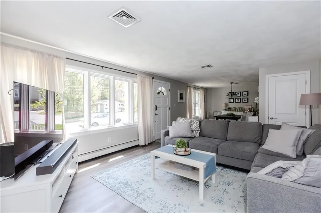 127 Street Agnes Avenue Woonsocket RI 02895