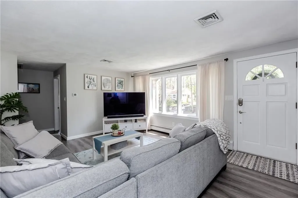 127 Street Agnes Avenue Woonsocket RI 02895