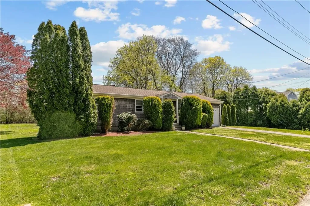 11 Cedar Avenue Middletown RI 02842