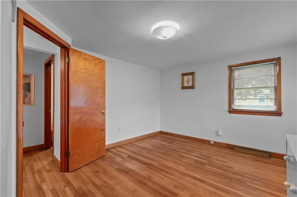 11 Cedar Avenue Middletown RI 02842