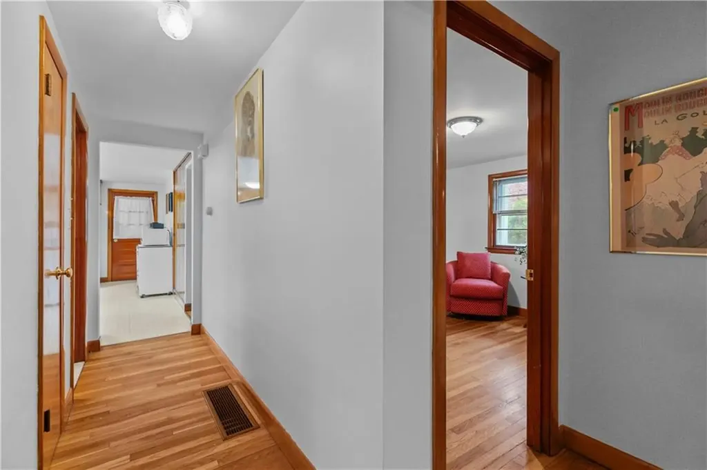 11 Cedar Avenue Middletown RI 02842