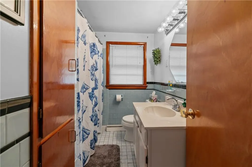 11 Cedar Avenue Middletown RI 02842