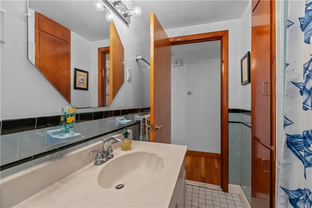 11 Cedar Avenue Middletown RI 02842