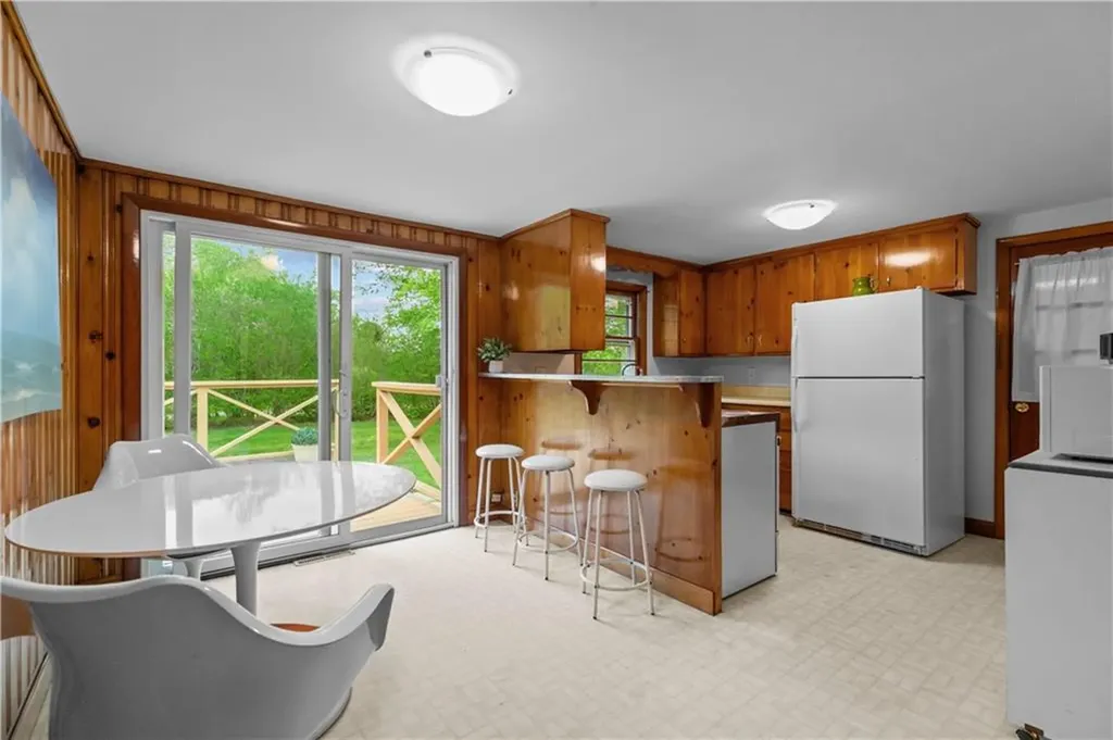 11 Cedar Avenue Middletown RI 02842