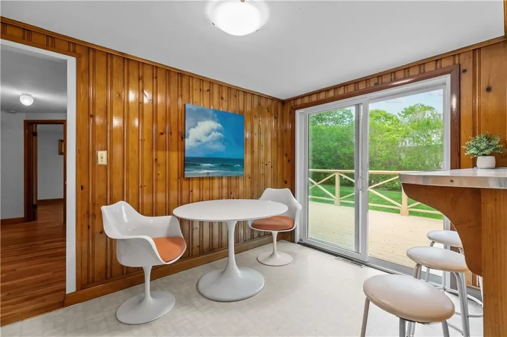 11 Cedar Avenue Middletown RI 02842