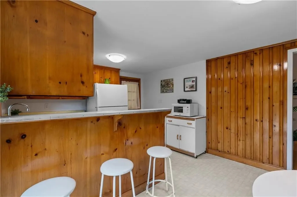 11 Cedar Avenue Middletown RI 02842