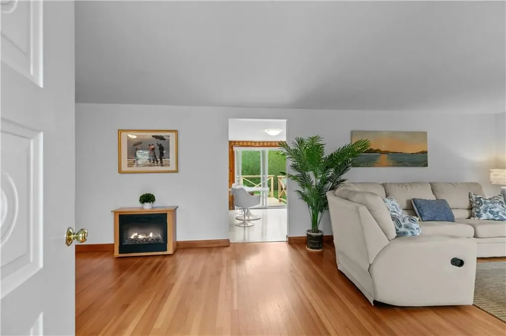 11 Cedar Avenue Middletown RI 02842