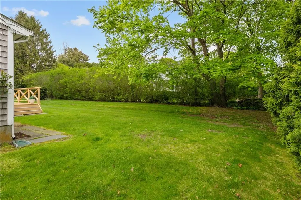 11 Cedar Avenue Middletown RI 02842