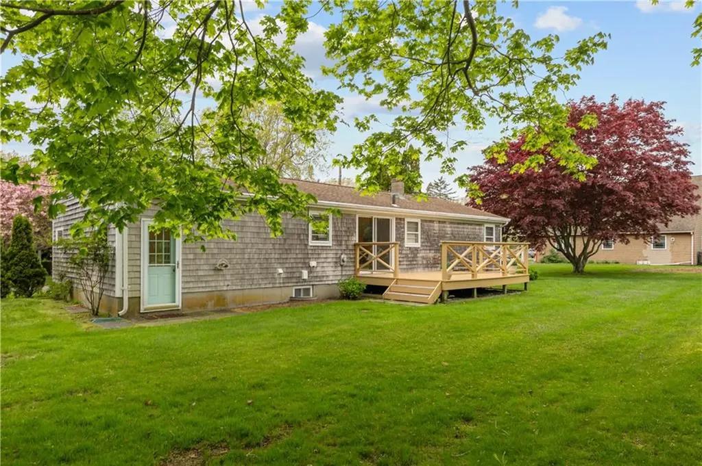 11 Cedar Avenue Middletown RI 02842