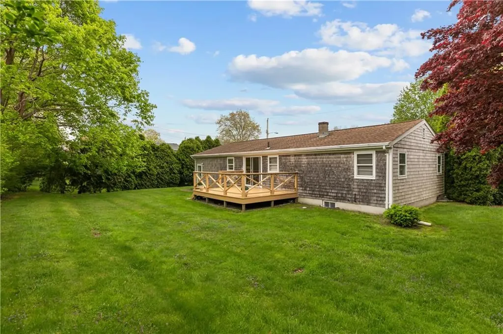 11 Cedar Avenue Middletown RI 02842