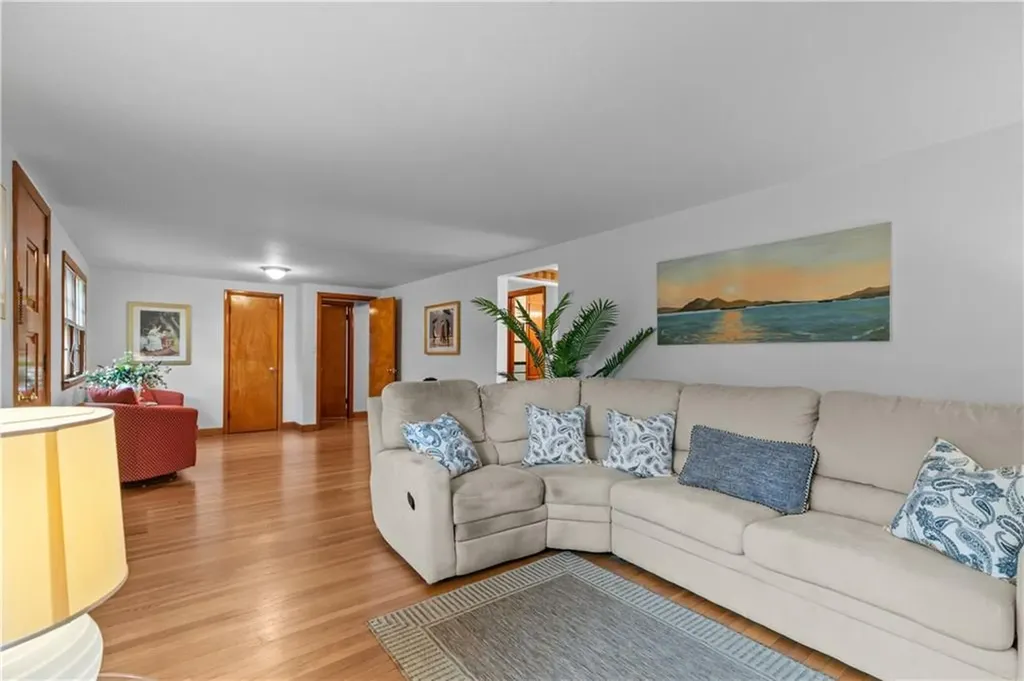 11 Cedar Avenue Middletown RI 02842
