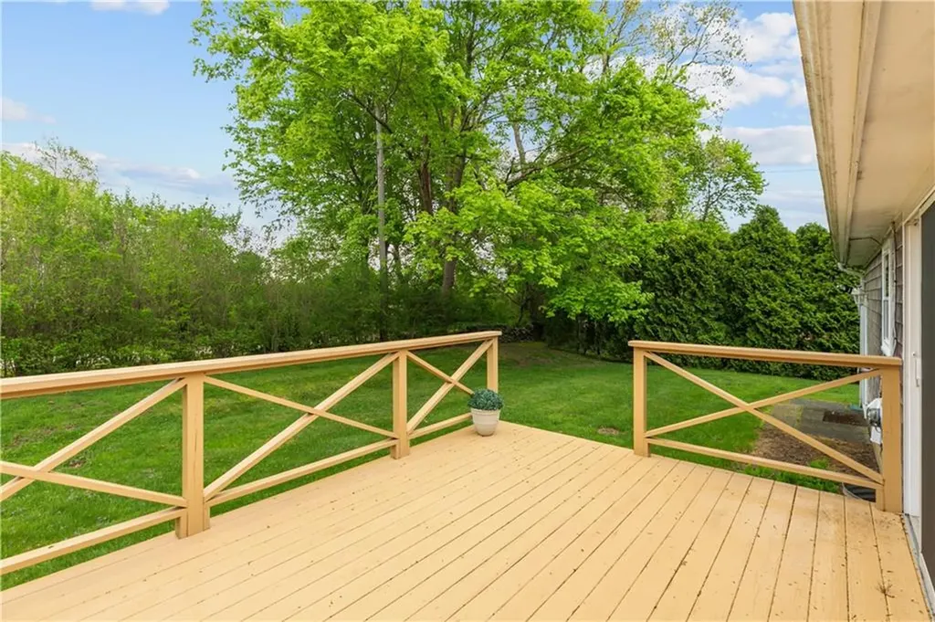 11 Cedar Avenue Middletown RI 02842