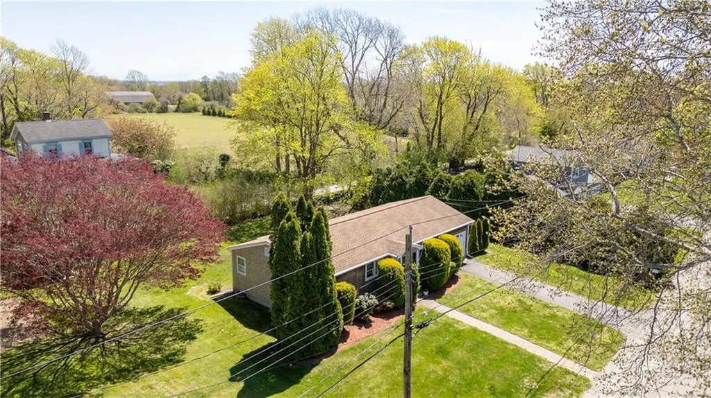 11 Cedar Avenue Middletown RI 02842