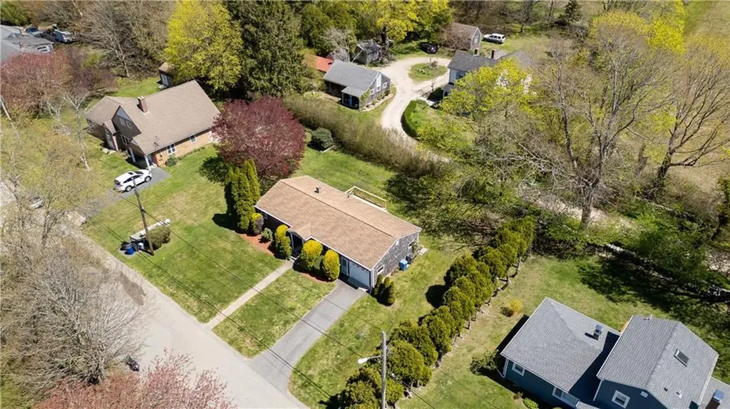 11 Cedar Avenue Middletown RI 02842