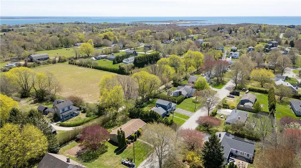 11 Cedar Avenue Middletown RI 02842