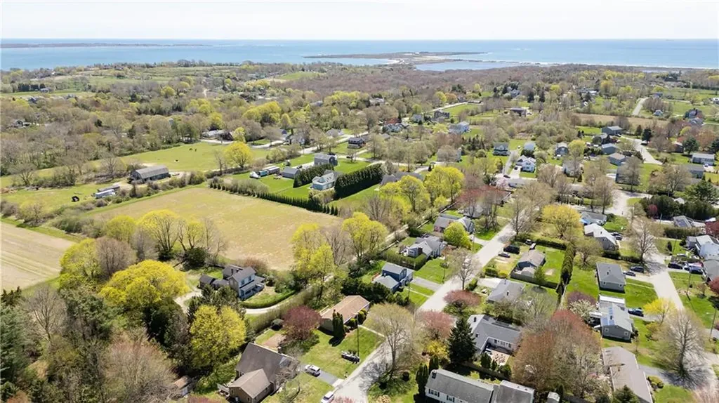 11 Cedar Avenue Middletown RI 02842