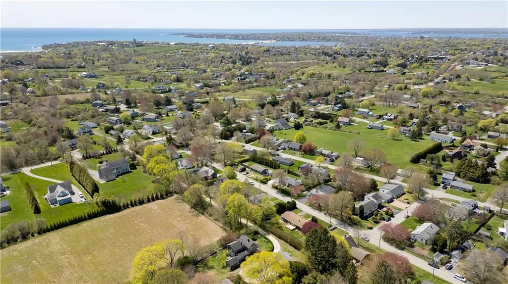 11 Cedar Avenue Middletown RI 02842