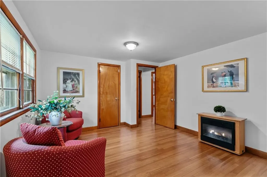 11 Cedar Avenue Middletown RI 02842