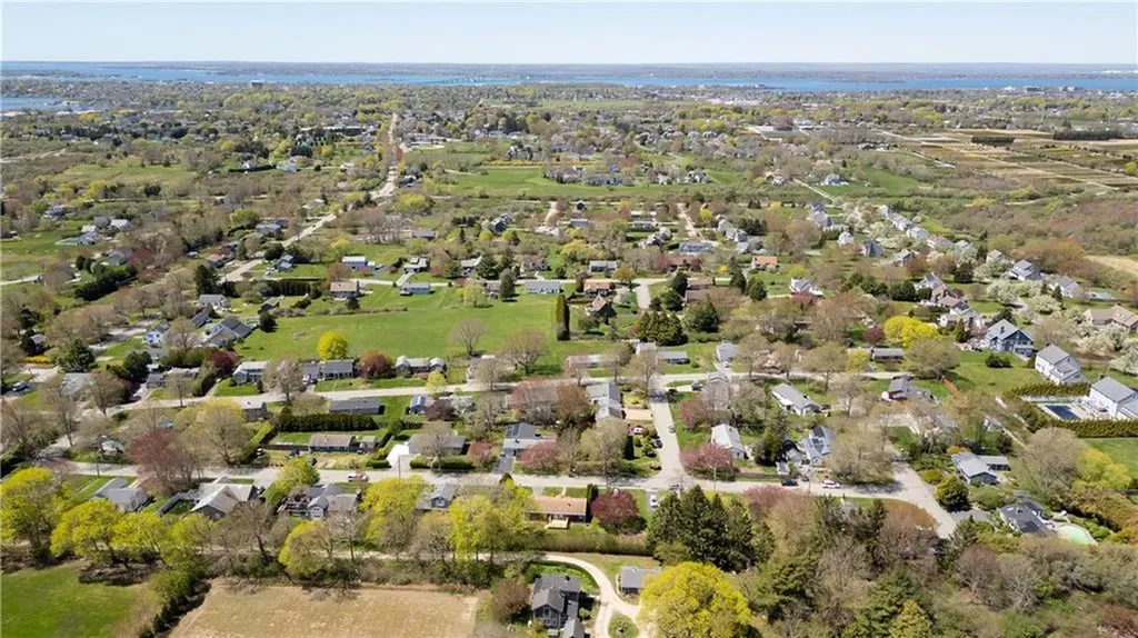 11 Cedar Avenue Middletown RI 02842