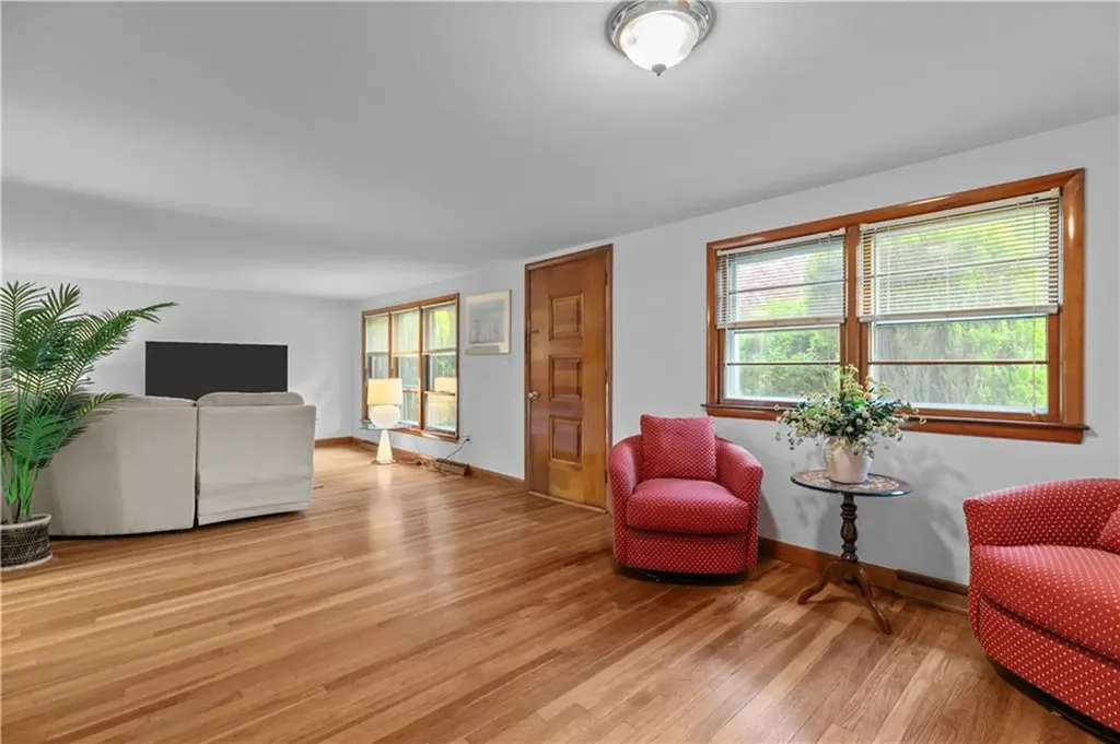 11 Cedar Avenue Middletown RI 02842