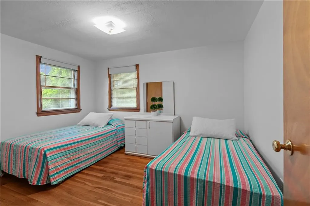 11 Cedar Avenue Middletown RI 02842
