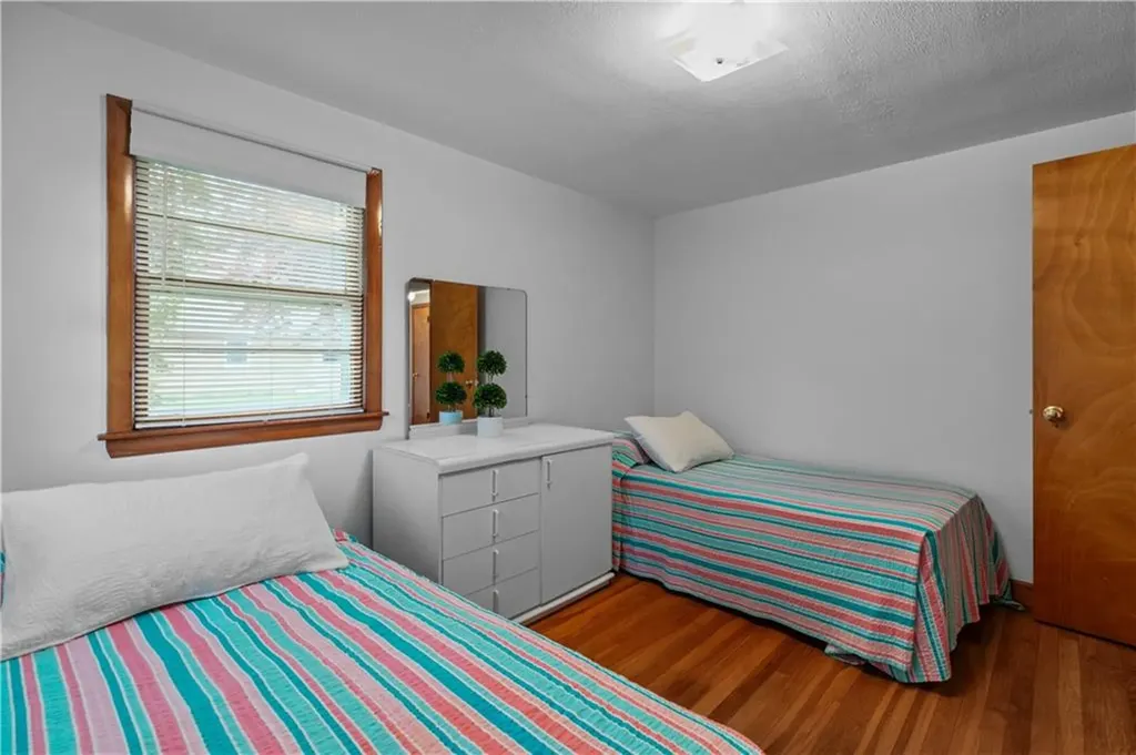 11 Cedar Avenue Middletown RI 02842