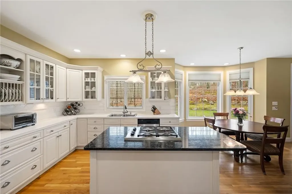 153 Sakonnet Ridge Drive Tiverton RI 02878