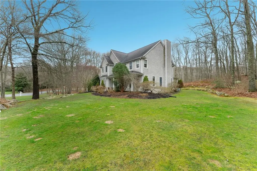 153 Sakonnet Ridge Drive Tiverton RI 02878