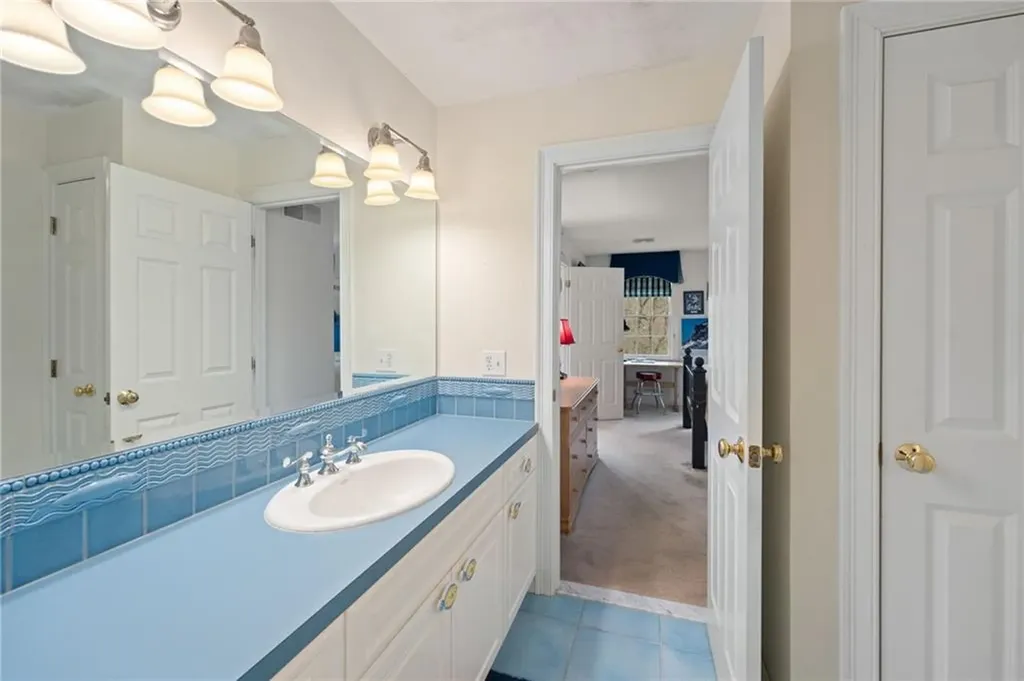 153 Sakonnet Ridge Drive Tiverton RI 02878