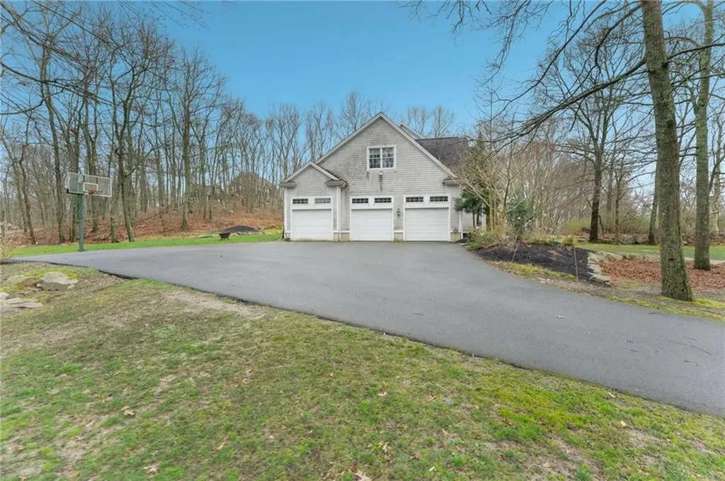 153 Sakonnet Ridge Drive Tiverton RI 02878