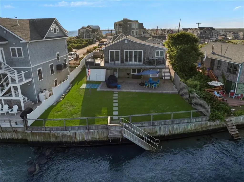 11 Beach Row Narragansett RI 02879