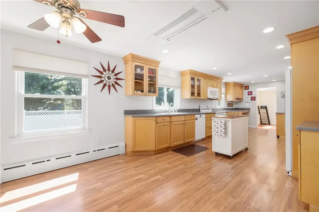 289 Oliphant Lane Middletown RI 02842