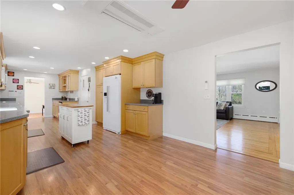 289 Oliphant Lane Middletown RI 02842