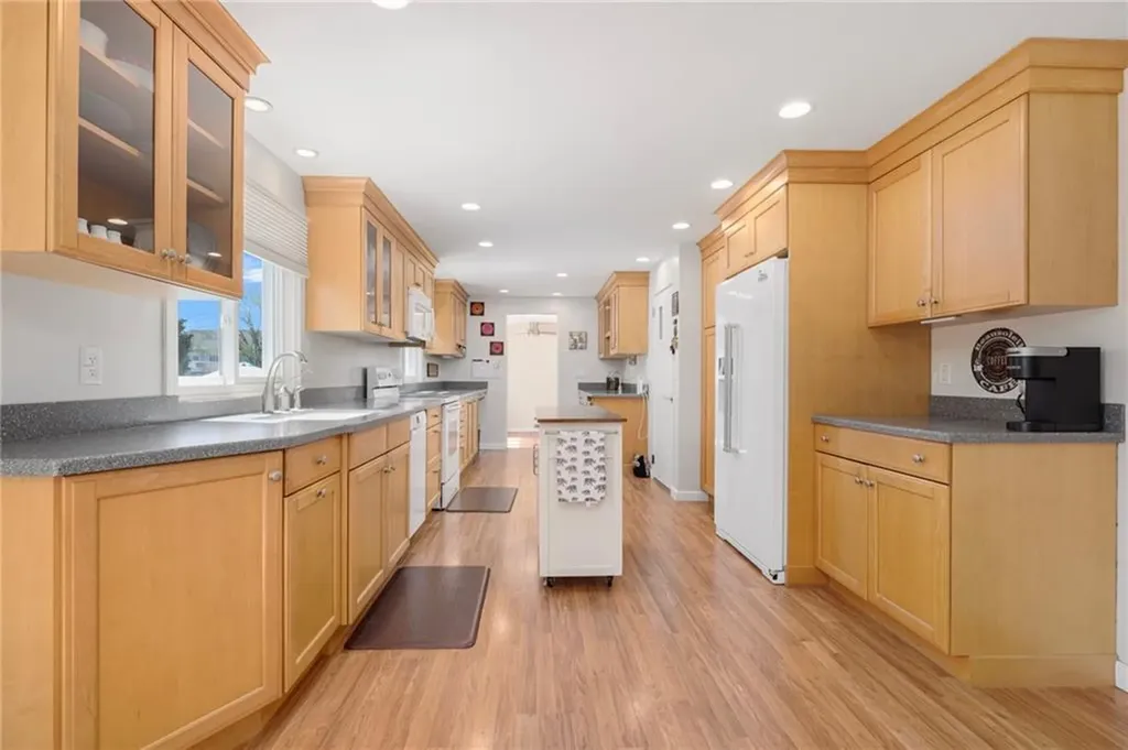 289 Oliphant Lane Middletown RI 02842