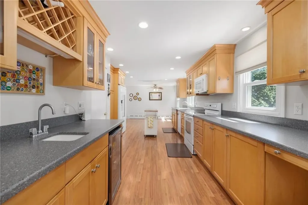 289 Oliphant Lane Middletown RI 02842