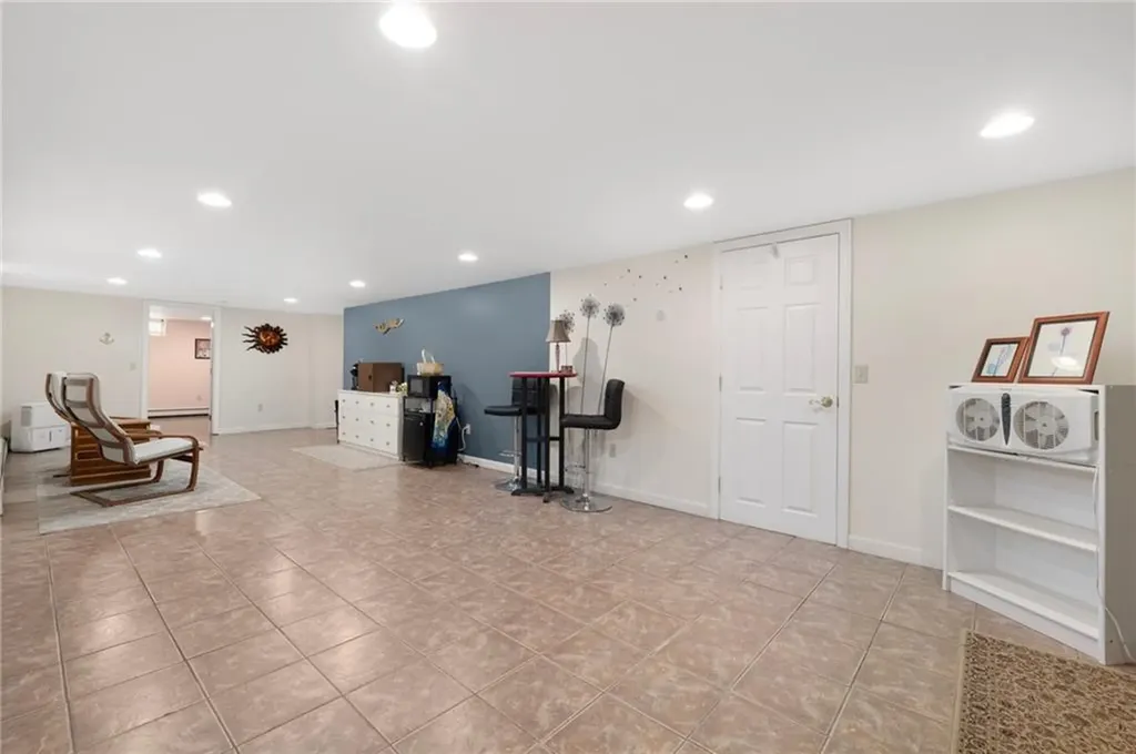 289 Oliphant Lane Middletown RI 02842