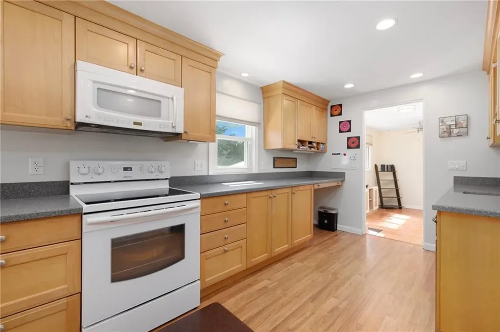 289 Oliphant Lane Middletown RI 02842