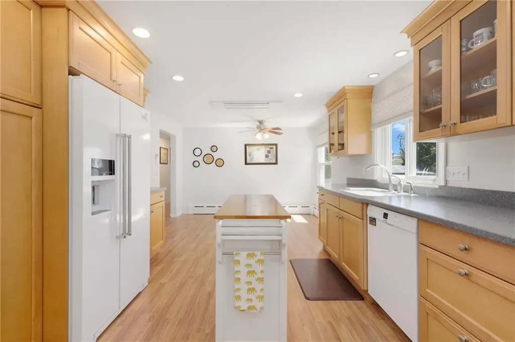 289 Oliphant Lane Middletown RI 02842