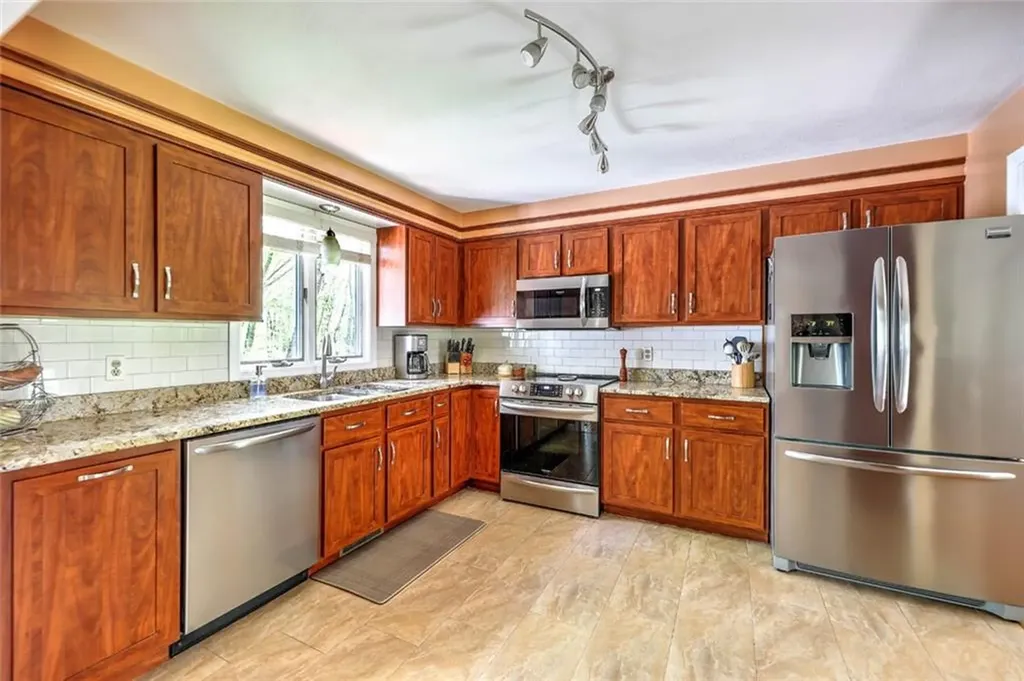 89 Swan Road Smithfield RI 02917