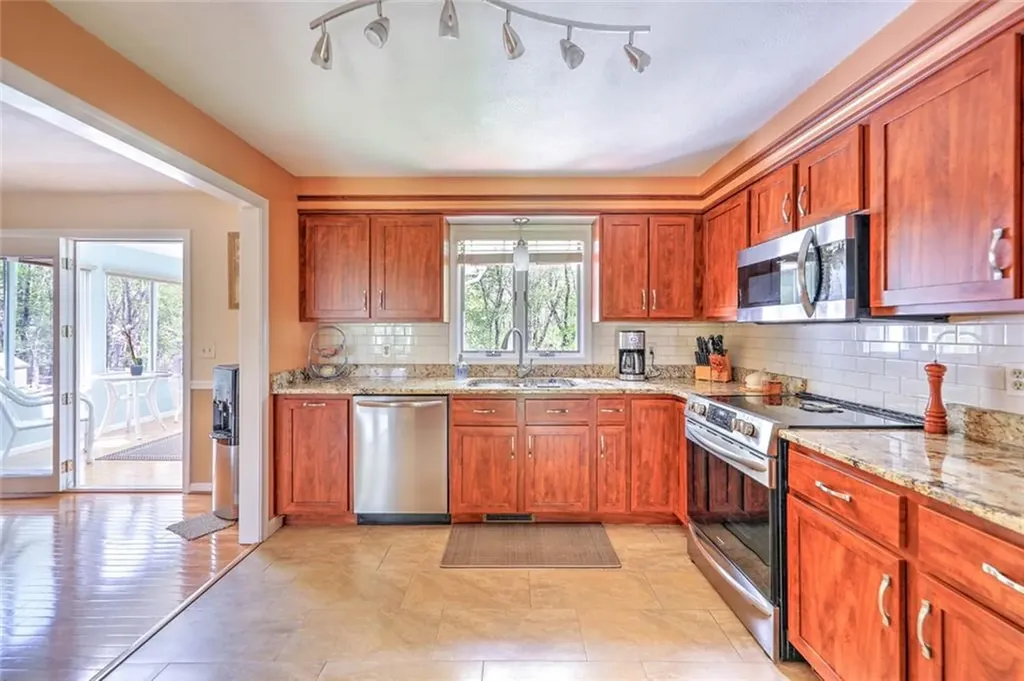 89 Swan Road Smithfield RI 02917