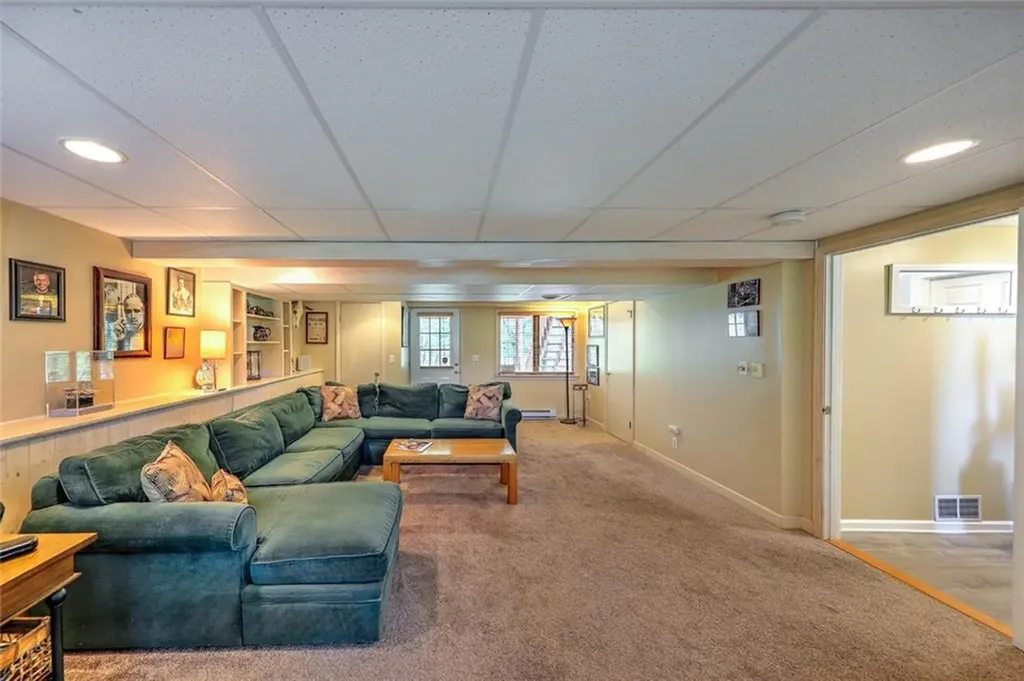 89 Swan Road Smithfield RI 02917