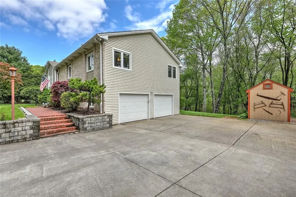 89 Swan Road Smithfield RI 02917