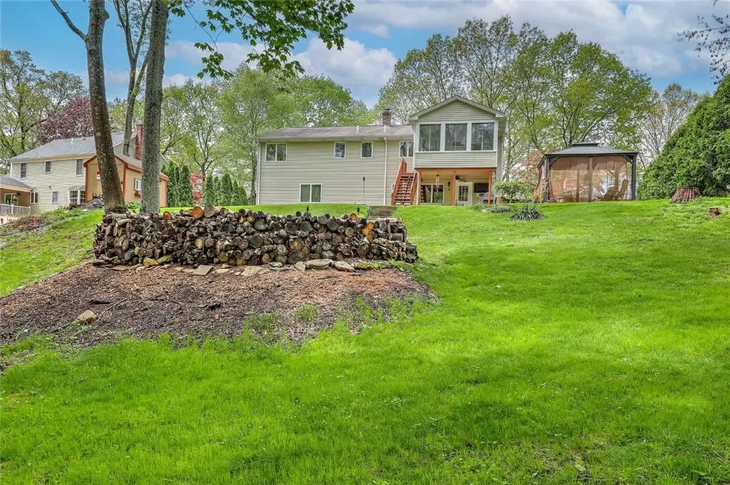 89 Swan Road Smithfield RI 02917