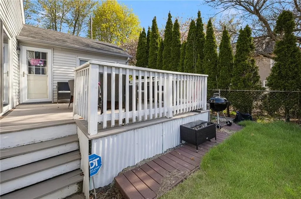 39 Meadow Avenue Cranston RI 02920