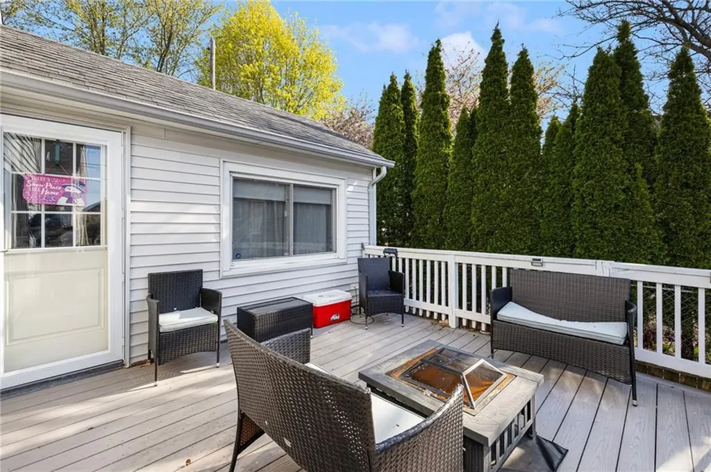 39 Meadow Avenue Cranston RI 02920